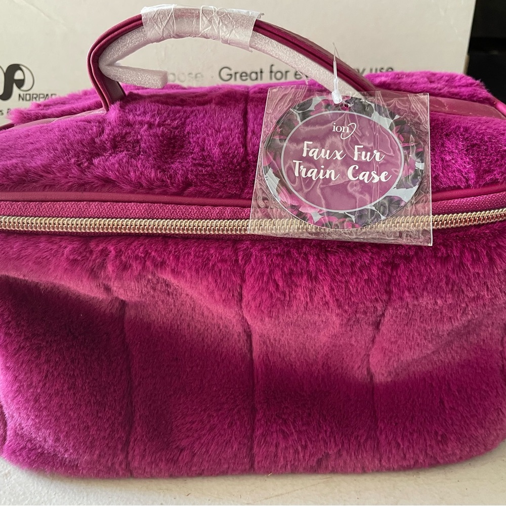 Ion brand faux fur makeup bag/train case
